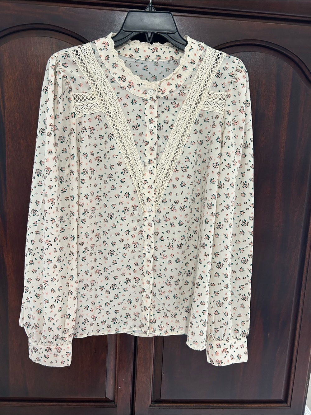 NWOT Women's Cream Floral Lace-Trim Button Front Blouse